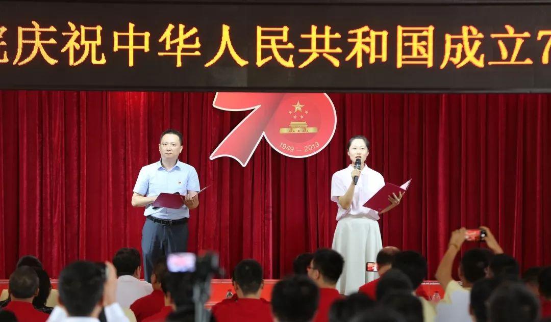 拯救电力塔的泰坦